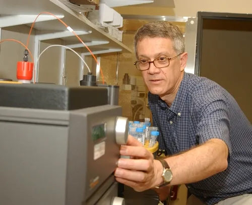 CHEMICAL ECOLOGIST Walter Leal, professor of entomology at the University of California, Davis, working in his lab. (Photo by Kathy Keatley Garvey)
