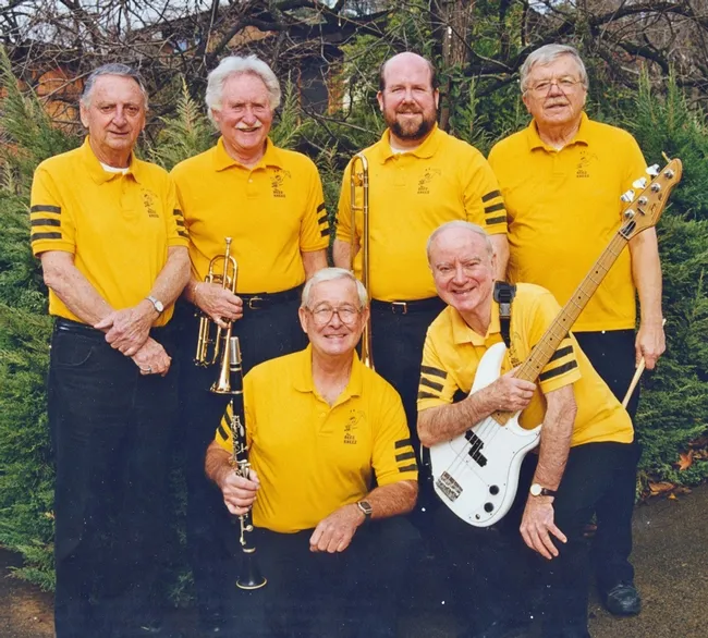 Beez Kneez. That's Norm Gary (front row at left).