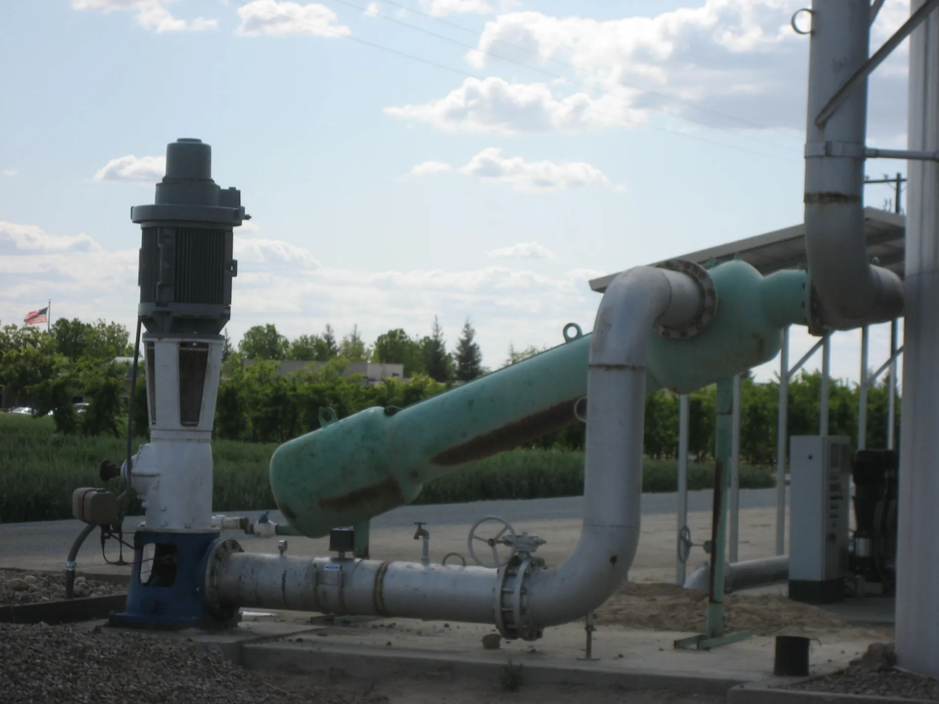 Groundwater well with sand separator Photo: L. Schwankl