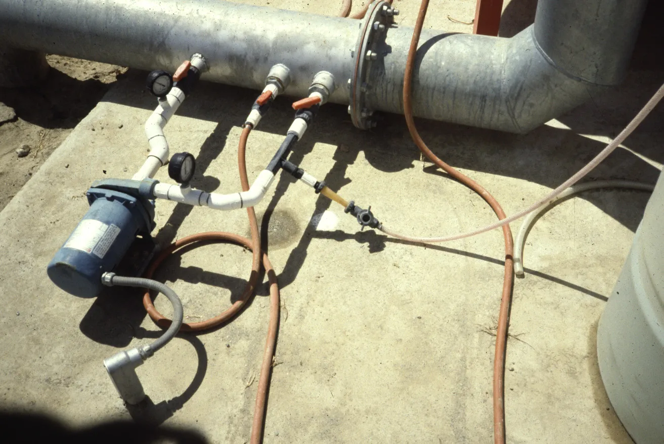 Venturi injection system using a small electric pump Photo: L. Schwankl