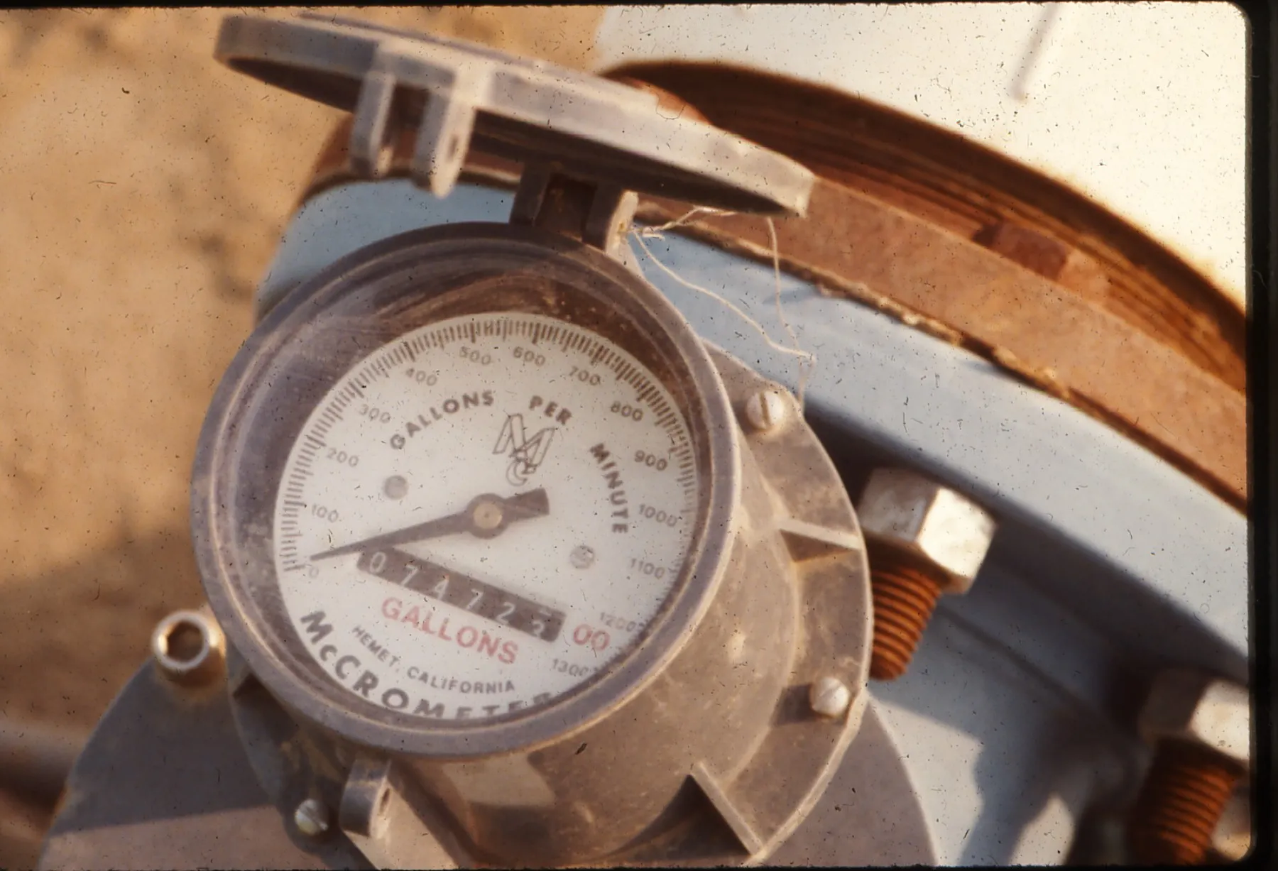 The display of a propeller meter registers both gallons per minute and total gallons. Photo: L. Schwankl.