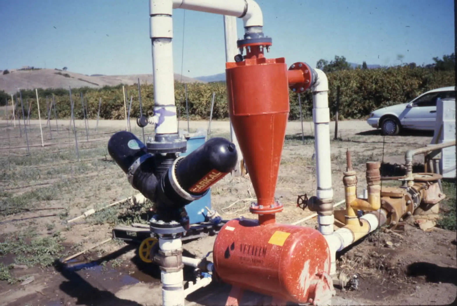 Well with sand separator pre-filtration followed by a disk filter Photo: L. Schwankl