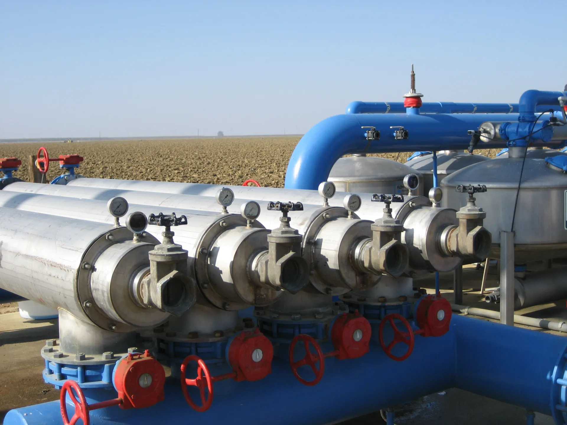 Screen filters used in conjunction with sand media filters Photo L. Schwankl