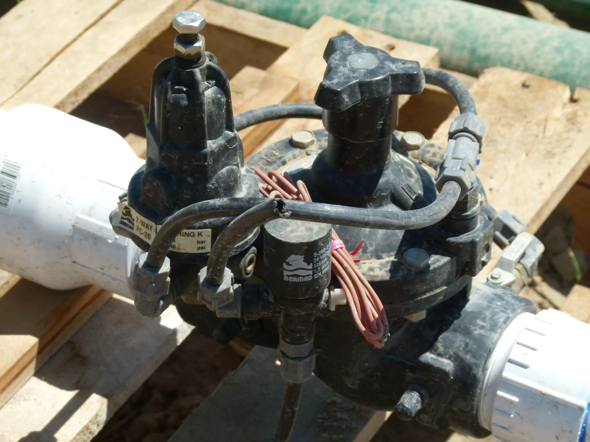 Adjustable pressure-regulating valve. Photo: L. Schwankl.