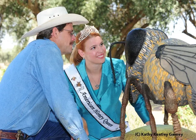 Beekeeper Brian Fishback shows Alyssa Fine the bee sculpture in the Haagen-Dazs Honey Bee Haven at UC Davis. (Photo by Kathy Keatley Garvey)
