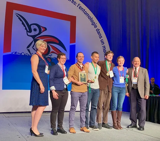 Gamemaster Deane Jorgensen (far left), research scientist at Sygenta, and ESA president Michael Parrella (far right), dean of the College of Agricultural and Life Sciences, University of Idaho, flank the national Linnaean Games Team champions. In the center (from left) are Emily Bick, Brendon Boudinot, captain Ralph Washington Jr., Zachary Griebenow and Jill Oberski. Parrella is a former professor and chair of the UC Davis Department of Entomology and Nematology. (Joe Rominiecki Photo)