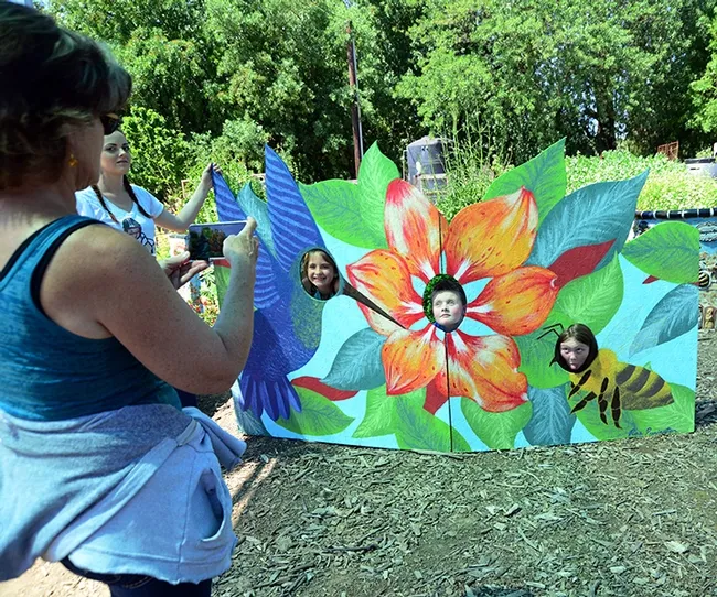 Time to take a photo! Don't say "cheese!" Say "honey!" (Photo by Kathy Keatley Garvey)