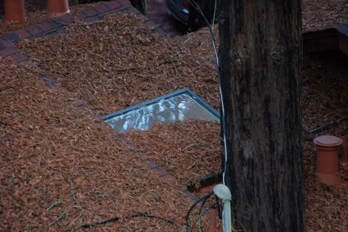 Flat skylight with debris accumulation