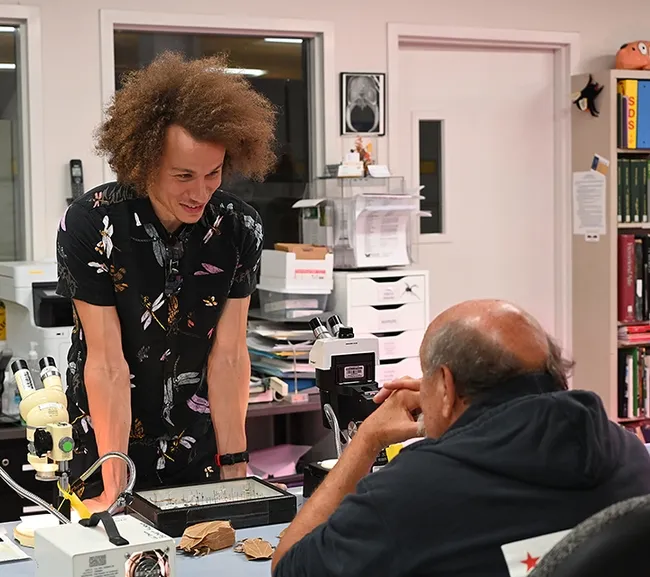 UC Davis doctoral student Christofer Brothers, who studies dragonflies, chats with UC Davis forensic entomologist Robert Kimsey of the Department of Entomology and Nematology. (Photo by Kathy Keatley Garvey)
