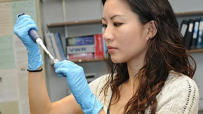 Molecular geneticist-physiologist Joanna Chiu working in her lab in 2010, shortly after her arrival at UC Davis. (Photo by Kathy Keatley Garvey)