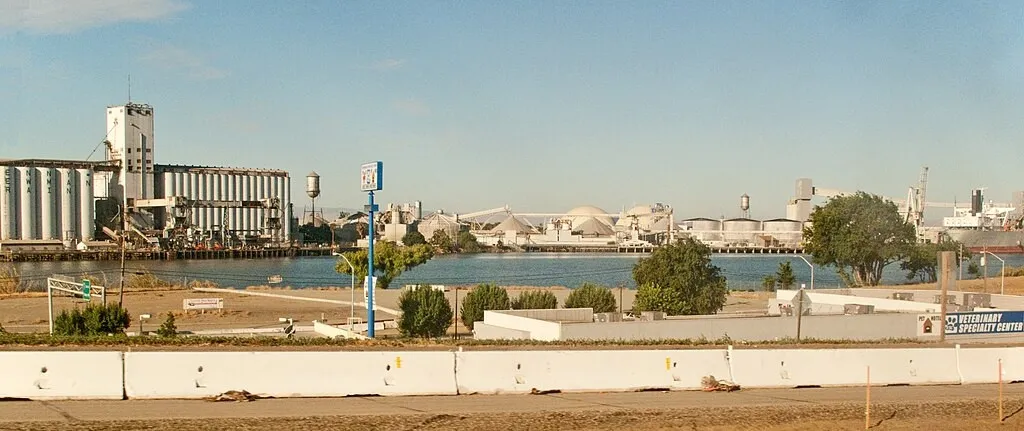 View of the Port of Stockton on the San Joaquin River. Photo by by Downtowngal https://commons.wikimedia.org/w/index.php?curid=26671447