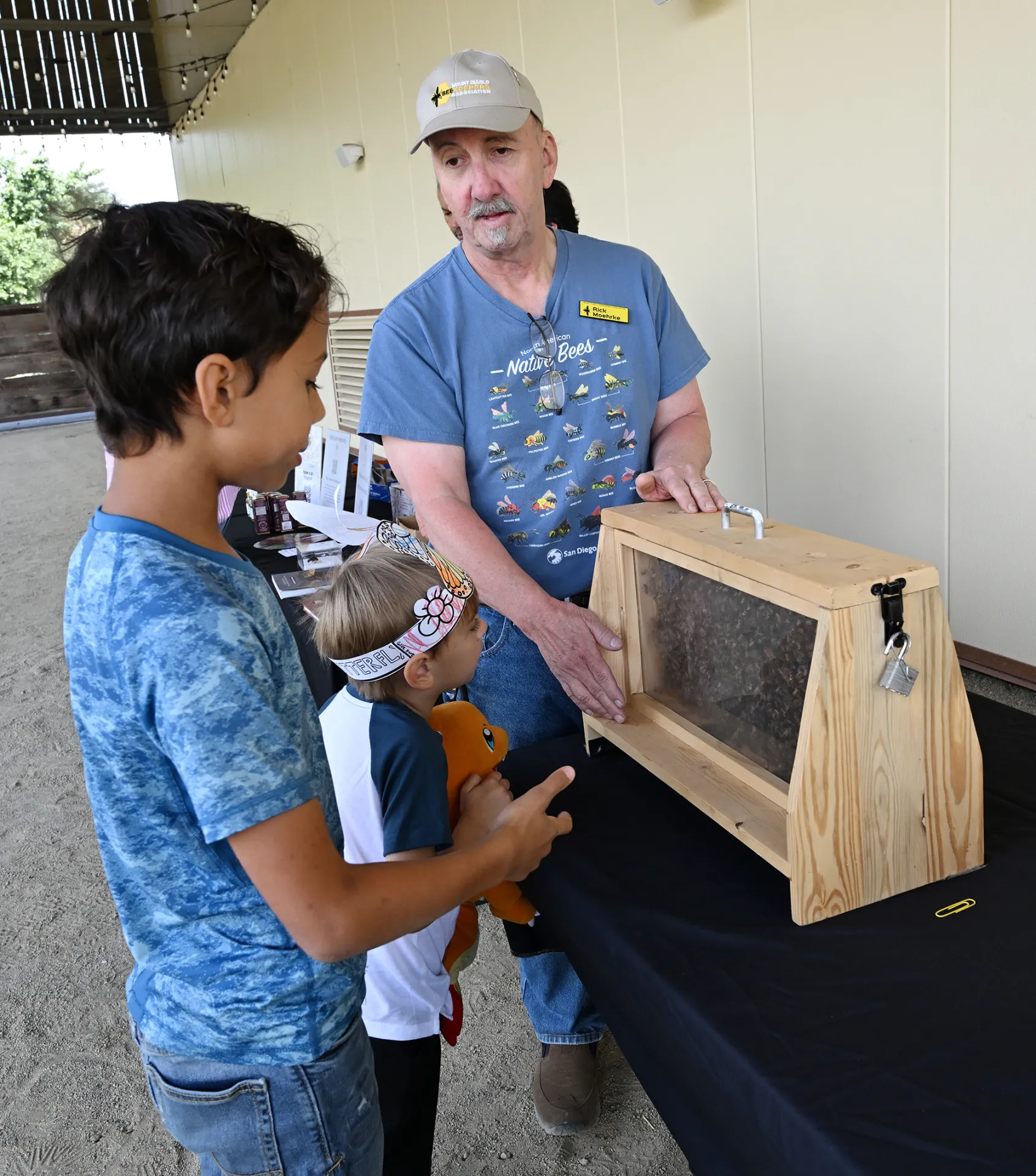 Beekeeper Rick Moehrke of CAMBP answers questions about bees at a recent honey festival at The Hive. He will be at the Vacaville Museum Guild's Children's Party to "talk bees.". (Photo by Kathy Keatley Garvey)