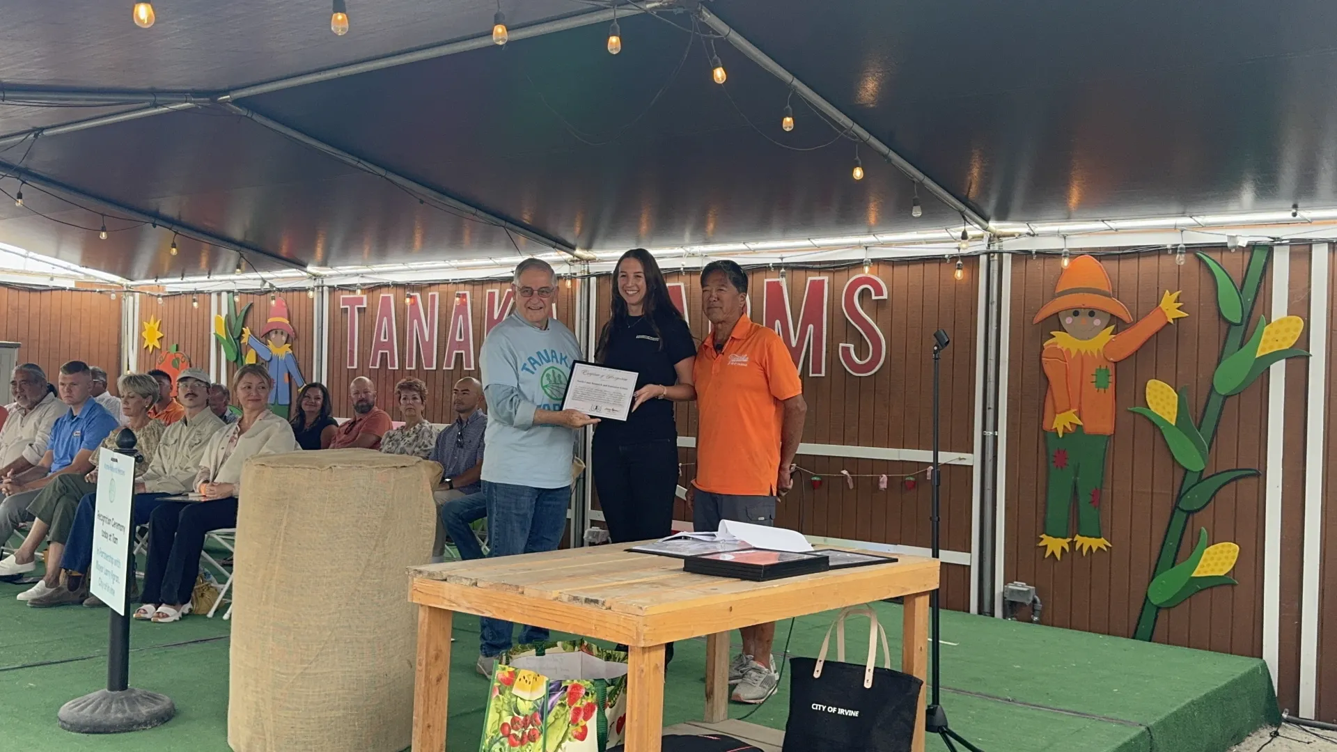 Mayor hands certificate to Lindsey as Glenn Tanaka observes