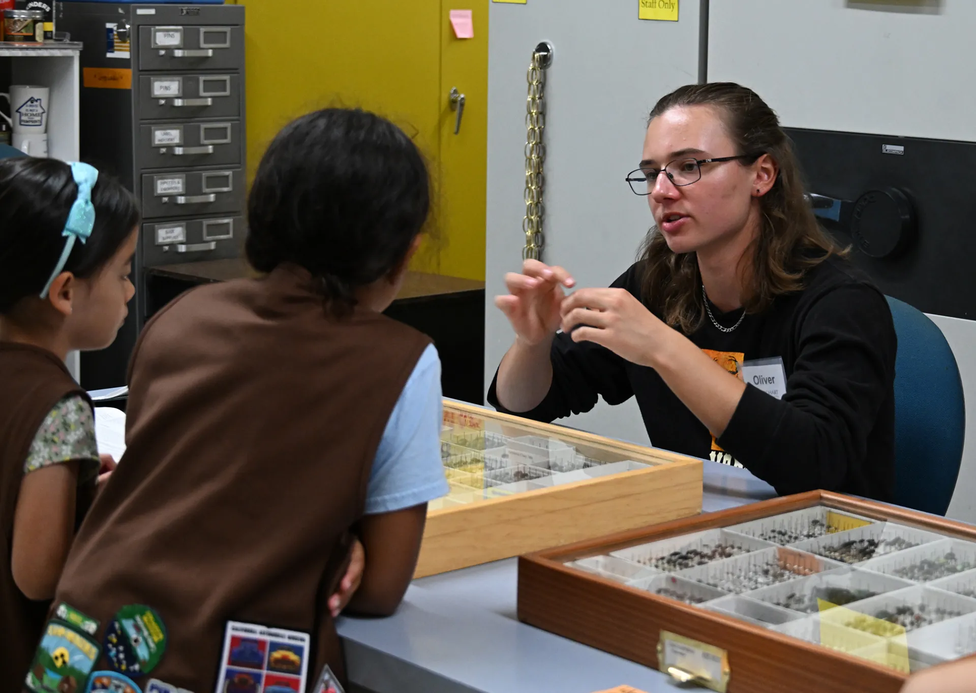 UC Davis student entomologist Oliver Smith, president of the UC Davis Entomology Club, talks to two Brownie Girl Scouts. (Photo by Kathy Keatley Garvey)