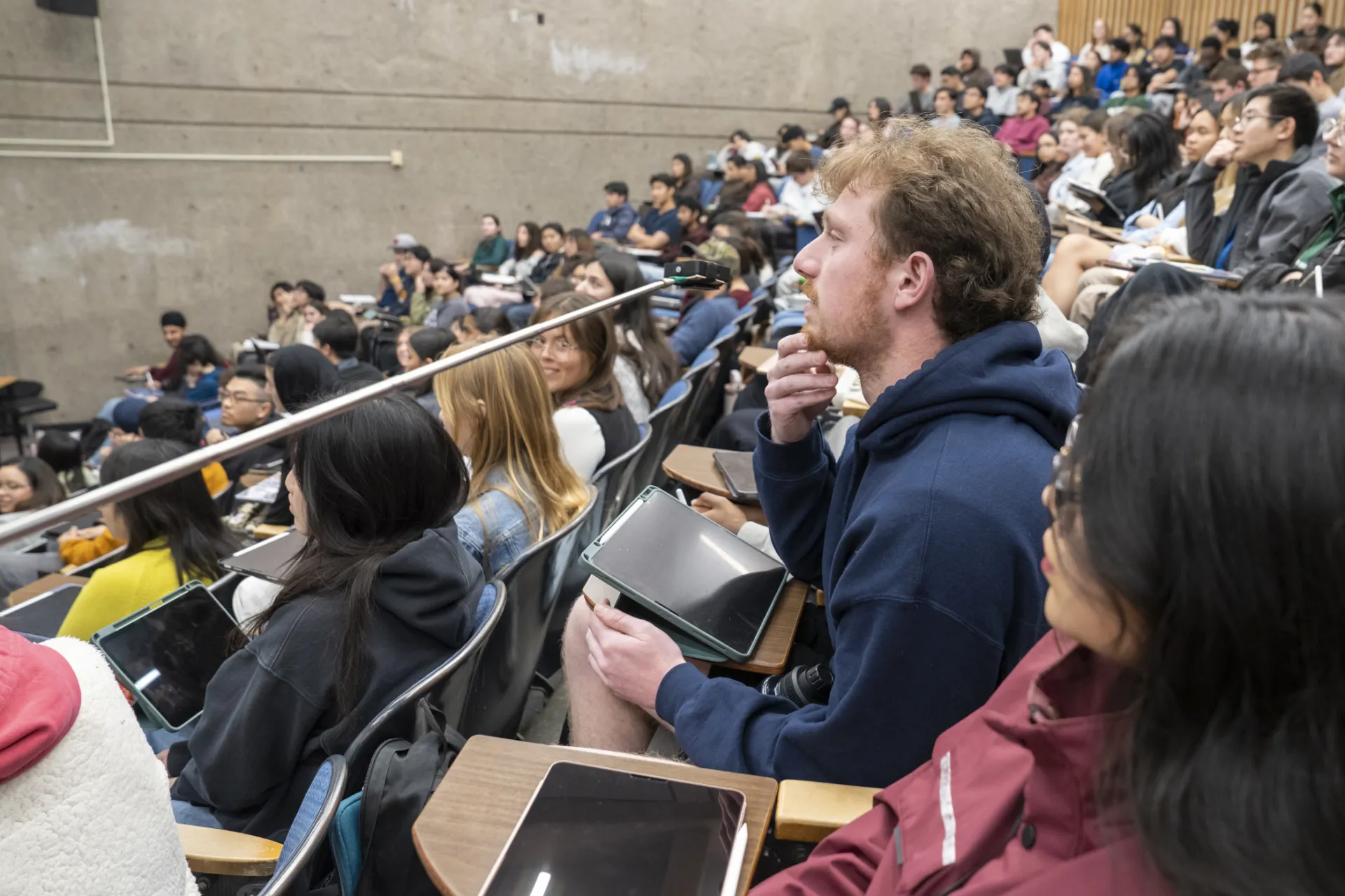 Student Chase McReynolds asks a question during Nobel laureate Randy Schekman's virtual visit to the biochemistry classroom of UC Davis Distinguished Professor Walter Leal. (UC Davis Photo by TJ Ushing)