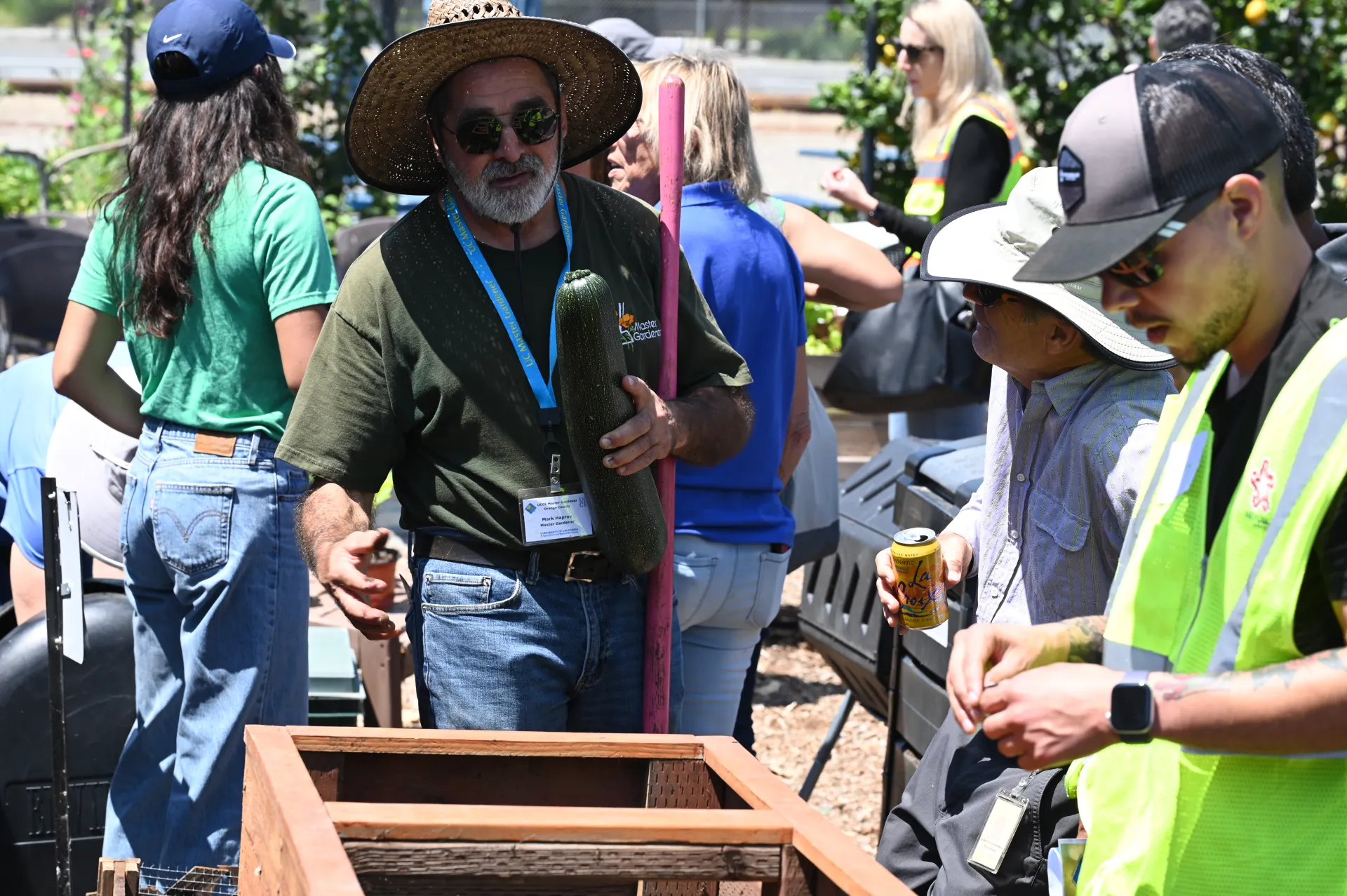 Mark Haprov, the UC Master Gardener Compost Demonstration lead, discusses vermicomposting with Compost Caravan participants. Photo Credit: Art Zippel, art@artzippel.com
