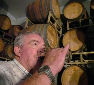 CoupleHelpsPut-SteveDoughty