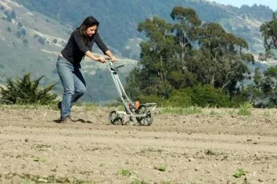 Nonprofit_helps_local_farms-1