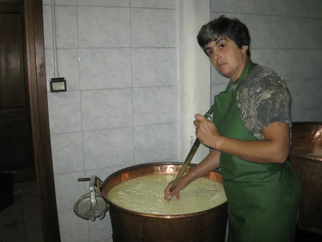 Sabina making Toma, Valle Pellice, Italy
