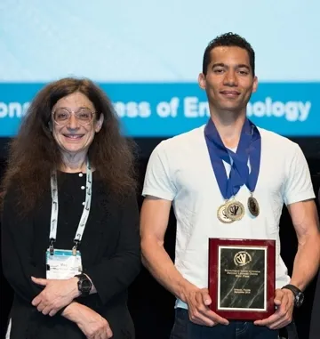 Ralph Washington Jr., captain of the UC Davis Linnaean Games Team, with May Berenbaum, president of the Entomological Society of America. (Photo by Chuck Fazio)