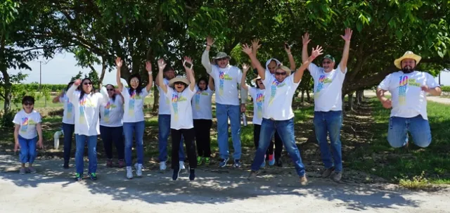 The Kearney team jumped halfway through the walk to see if we will register on the nearby earthquake monitoring equipment.