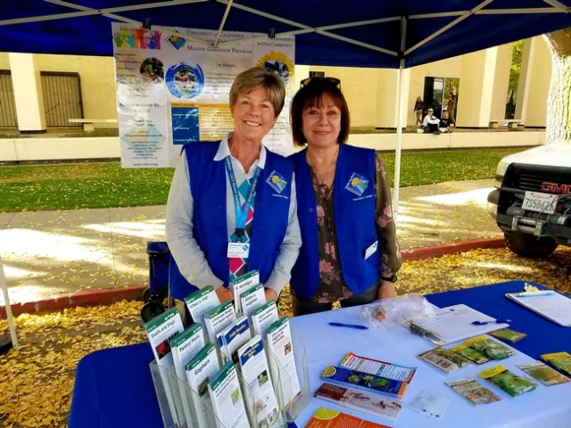 Master Gardeners at the Modesto Farmers Market.