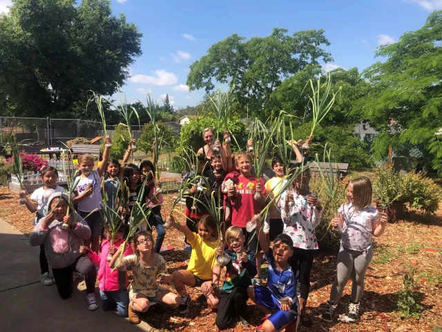 61198176_2718970178130681_1728201205328379904_o