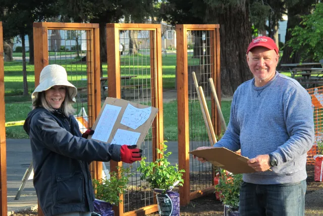 Master Gardeners w Map Intallation Day April 2018