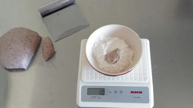 Weighing dough pieces on a scale
