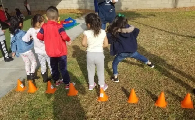 Students at las Mariposas ready to start a CATCH ECE activity outdoors.
