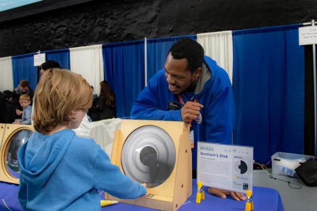 Physics. Photo by Diego Mariscal