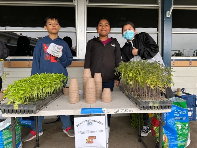 Youth leading garden demonstrations. Photo: UCCE