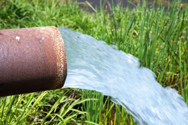 Groundwater use in rice fields in Yuba County, California. Dale Kolke / California Department of Water Resources