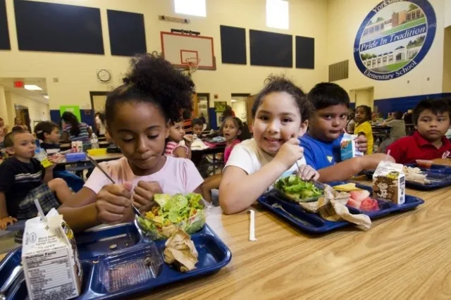 Kids eating school lunch