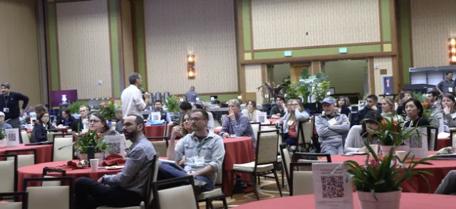 La conferencia contó con seminarios tanto en inglés como en español.