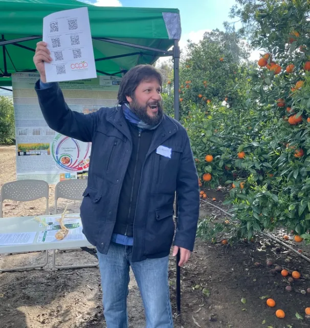 El Dr. Georgios Vidalakis, UC Riverside Especialista de Extensión Universitaria habló sobre el cuidado que se debe tener con los cítricos para no transmitir enfermedades.