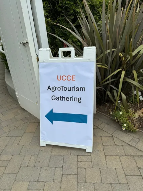 Fue en Carlsbad en donde se llevó a cabo una reunión de agroturismo entre pequeños agricultores interesados en el tema.