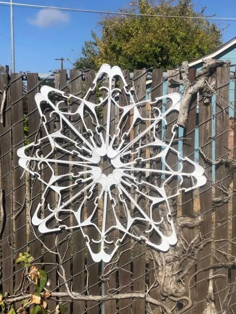 Blunk- snowflake on fence2