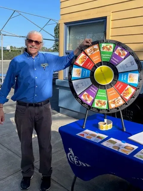 Santos López durante uno de los eventos de la comunidad