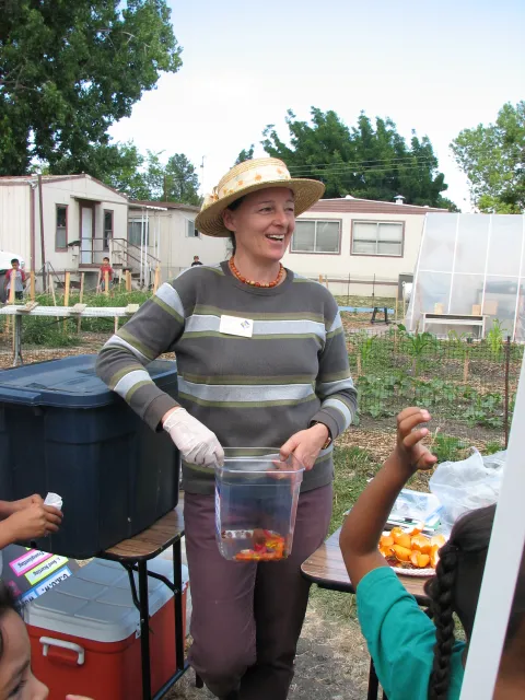 UC Master Gardener, Gabriele O’Neill teaching a gardening class at the Medicine Wheel garden.