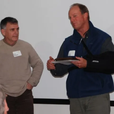 Fritz Durst receives his award from Phil Hogan, district conservationist with USDA NRCS, Woodland, Calif.