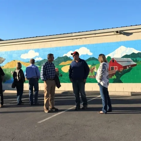 A mural tribute to Siskiyou County agriculture and late UCCE advisor Steve Orloff was dedicated Oct. 13, 2018.