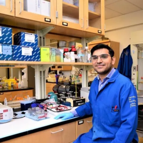 UC Davis nematologist Shahid Siddique (Photo by Kathy Keatley Garvey)