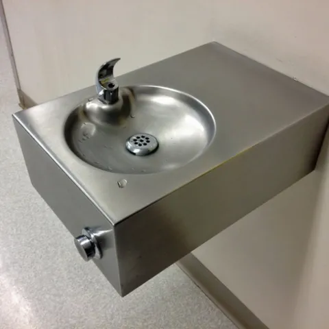 California law requires schools to test students' drinking water for lead. (Photo: pxhere.com)