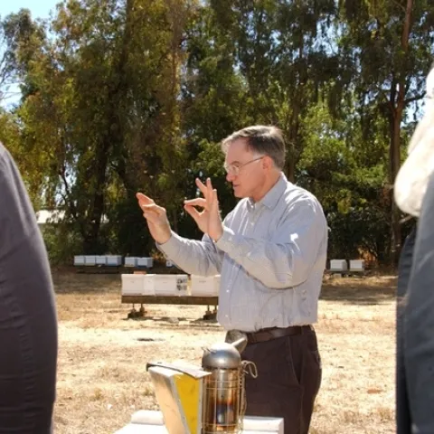 Extension apiculturist Eric Mussen explains bee biology at a presentation in the Harry H. Laidlaw Jr. Honey Bee Research Facility. (Photo by Kathy Keatley Garvey)