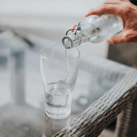 Un 85 por ciento de los participantes en una encuesta entre hogares de California reportaron estar preocupados sobre la confiabilidad a largo plazo del abastecimiento del agua. Fotografia por Sandra Seitamaa, Unsplash