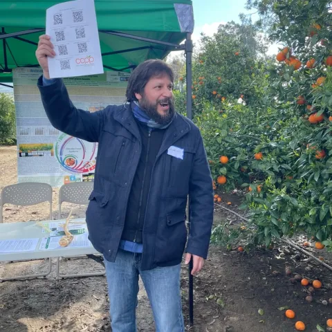 El Dr. Georgios Vidalakis, Especialista de Extensión Universitaria de UC ANR y UCR, habló sobre el cuidado que se debe tener con los cítricos para no transmitir enfermedades.