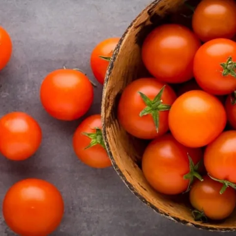 Red tomatoes