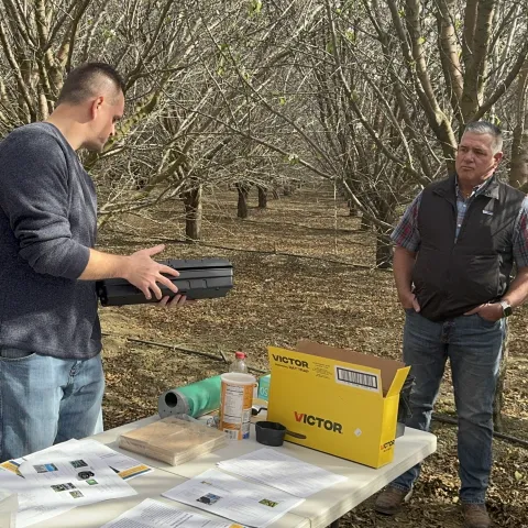Roger Baldwin de IPM muestra formas para controlar a las ratas de t4ejado.