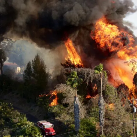 Wildfire in San Diego County near residential areas